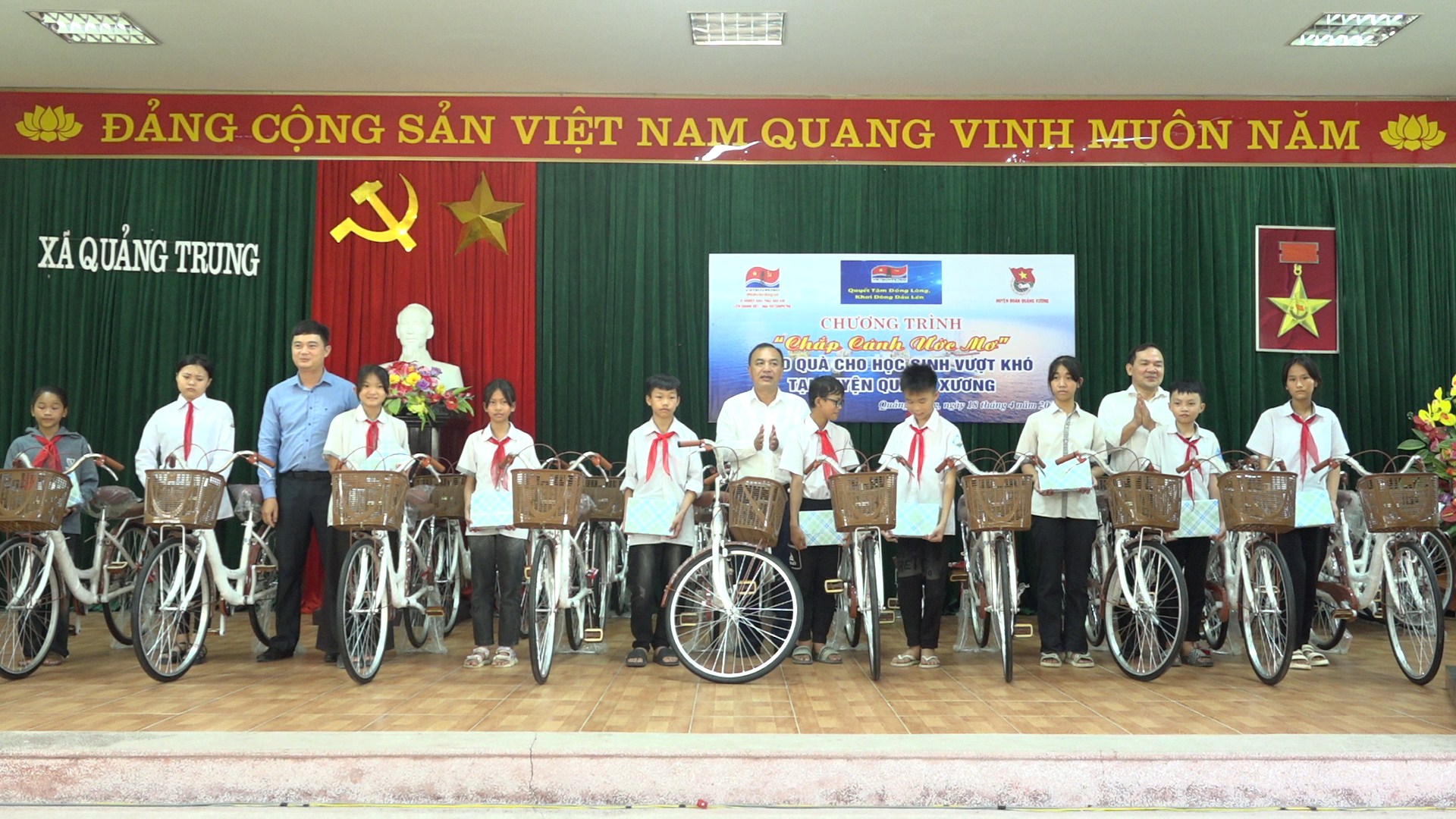 Anh-tin-bai